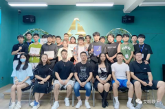 中国著名音乐人周振霆莅临现场，艾唱歌手艺术
